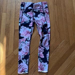 Athleta Floral leggings with reflective detail XS